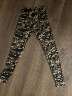 Camo Print Women’s Stretch Leggings - Olive Green